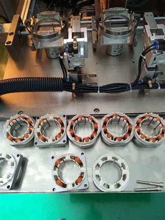 伺服式四工位内绕机